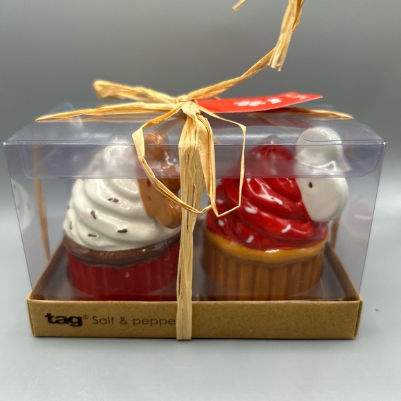 Tag Christmas Cupcake Salt And Pepper Set With Gingerbread And Snowman Toppers - Picture 1 of 5